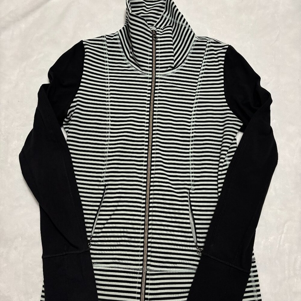 Lululemon Daily Yoga Jacket - Size 8
